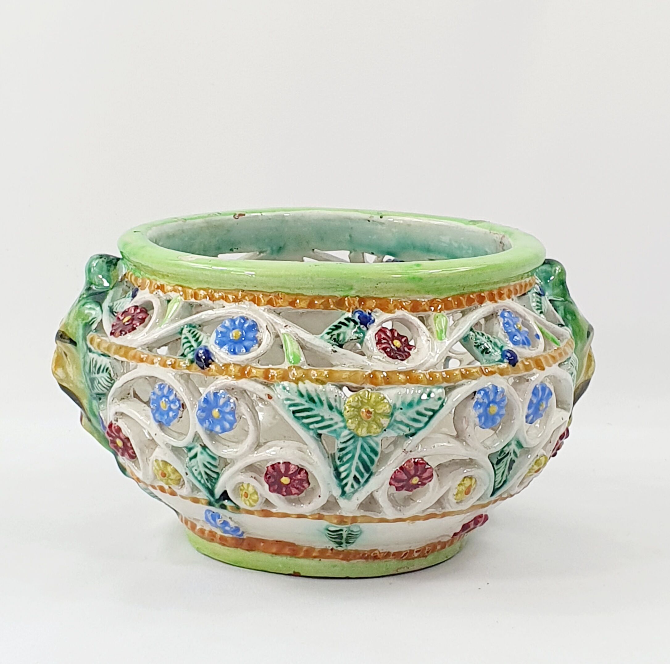 Openwork slurry pot cover in early XXTH Italy