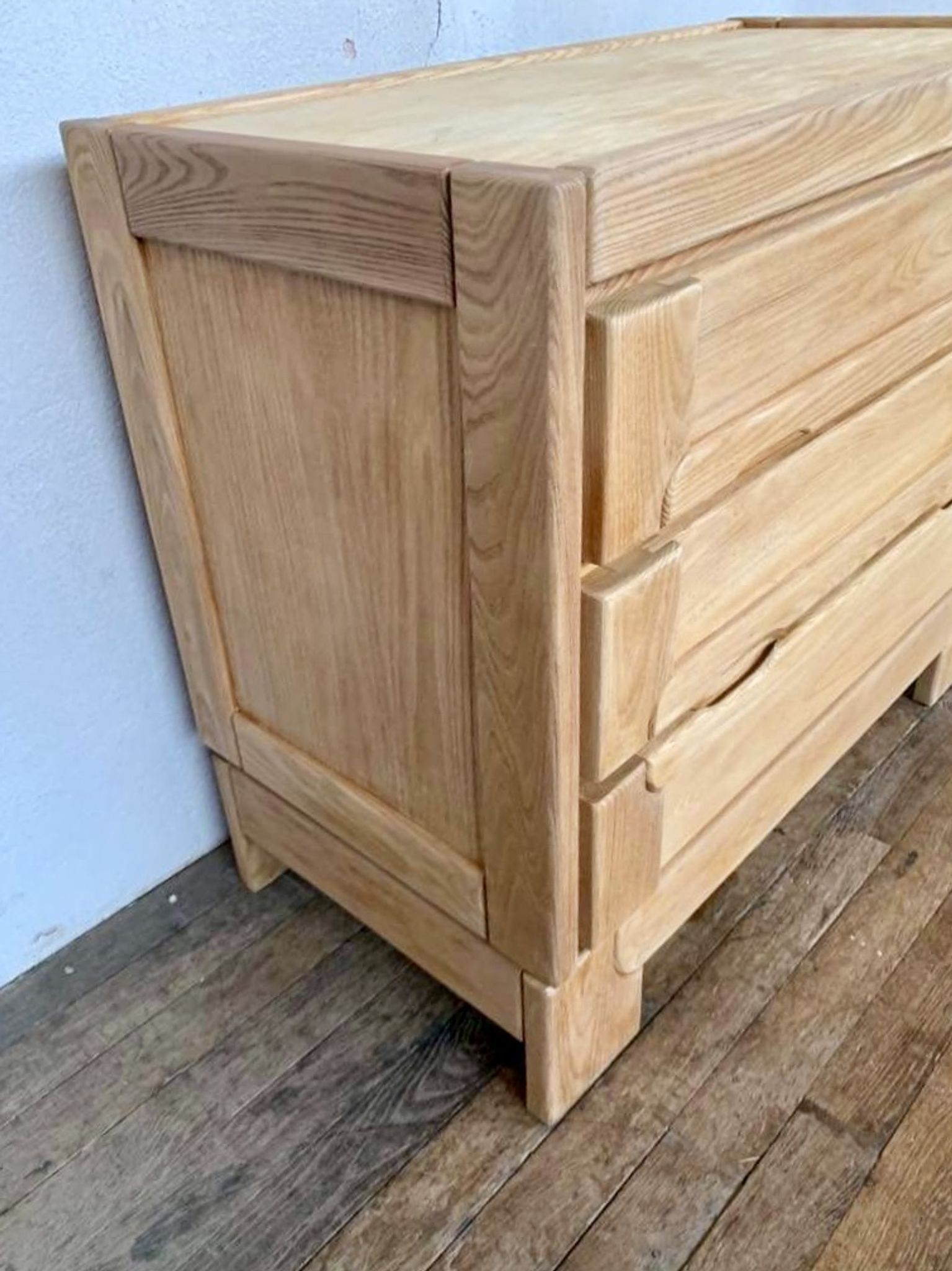 Commode vintage moderniste en orme massif 3 tiroirs