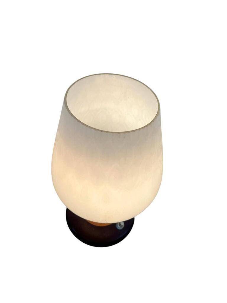 Lampe de table vintage en verre avec base en bois