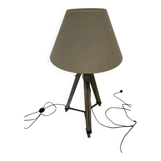 Lamp with adjustable base