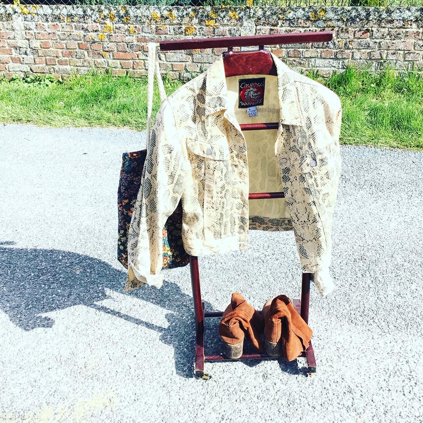 Mahogany-colored night valet