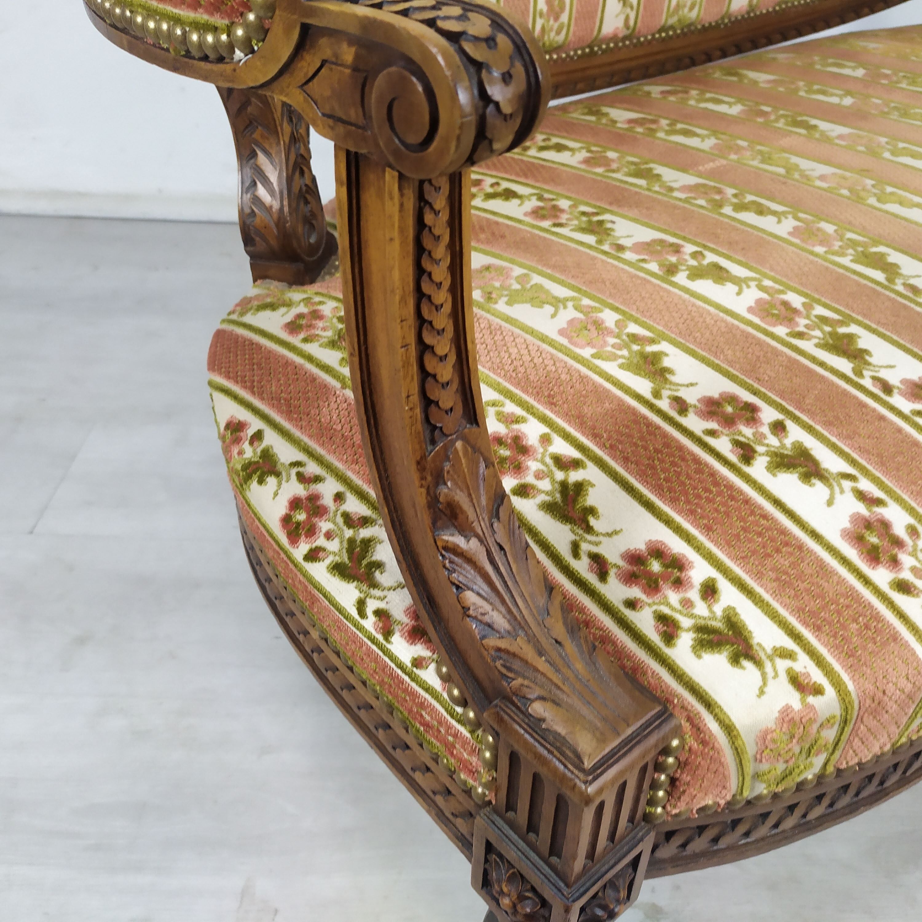 Lounge armchairs bench medallion