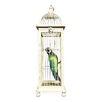 Cage a oiseaux vintage en bois laqué avec un perroquet en son intérieur circa 1970