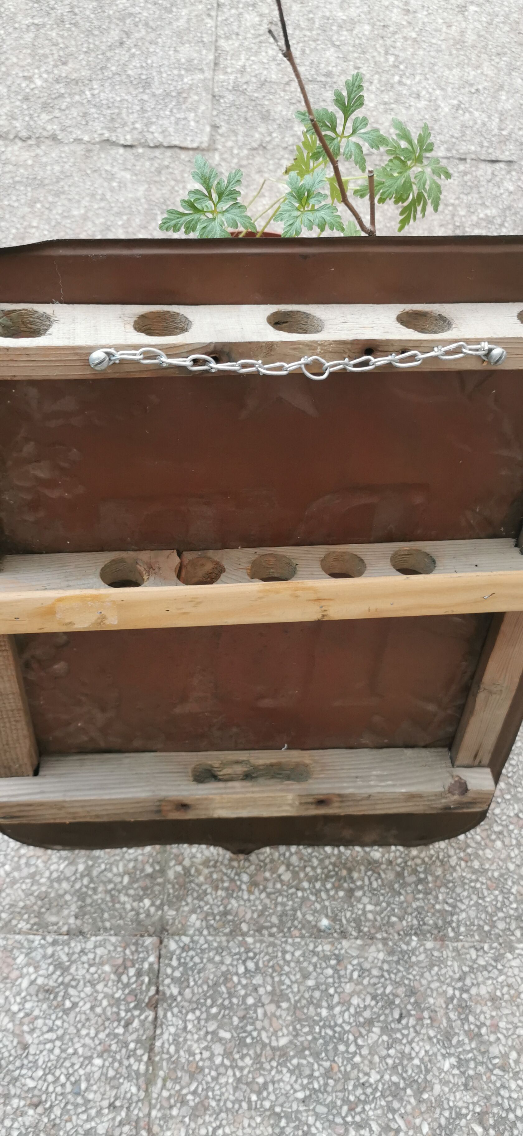 Plaque bearing the flags of mary French Republic