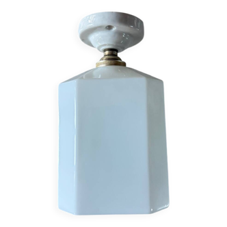 Opaline sur douille porcelaine en plafond
