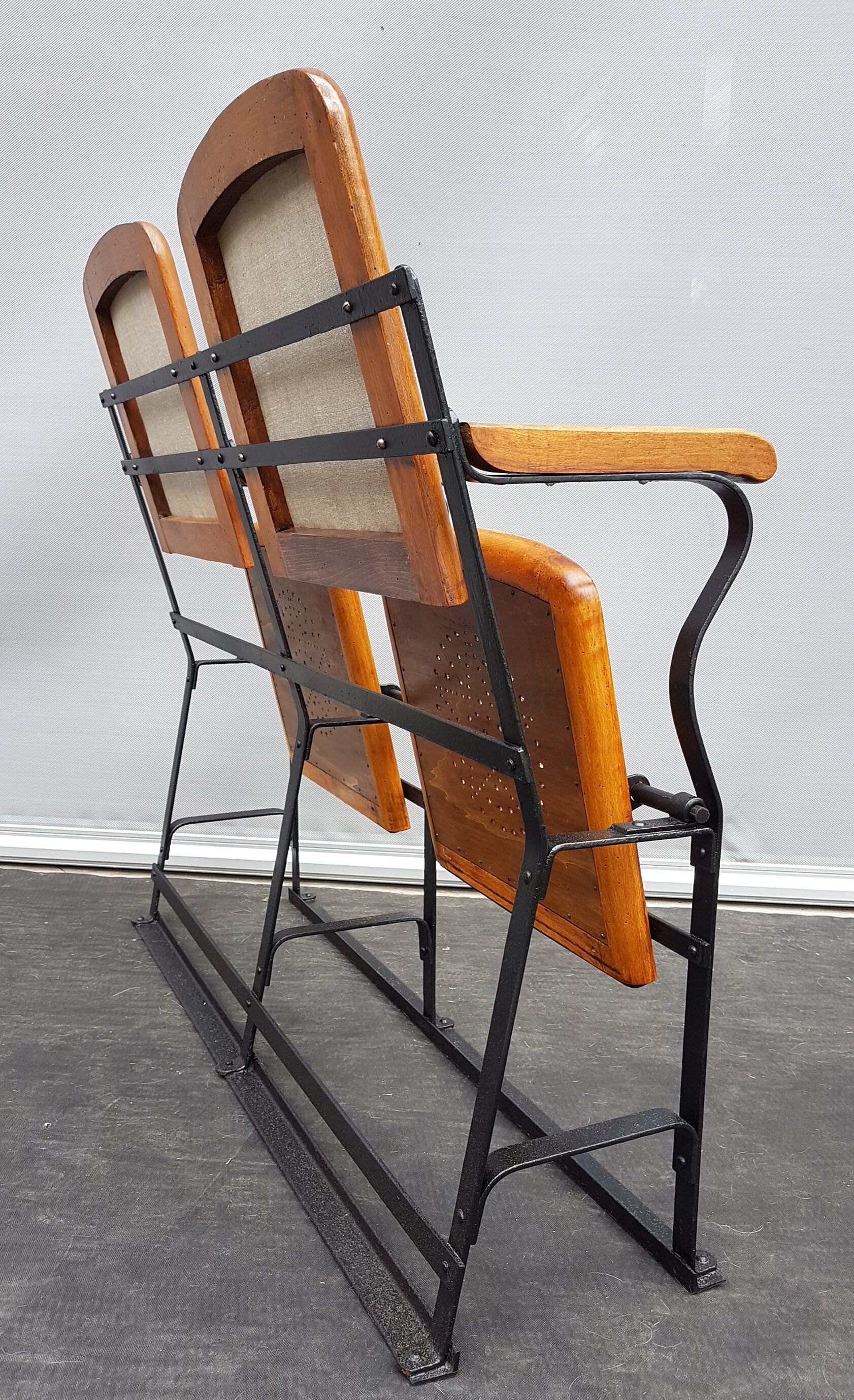 Sièges théâtre cinéma appairés 1900 tissu pois
