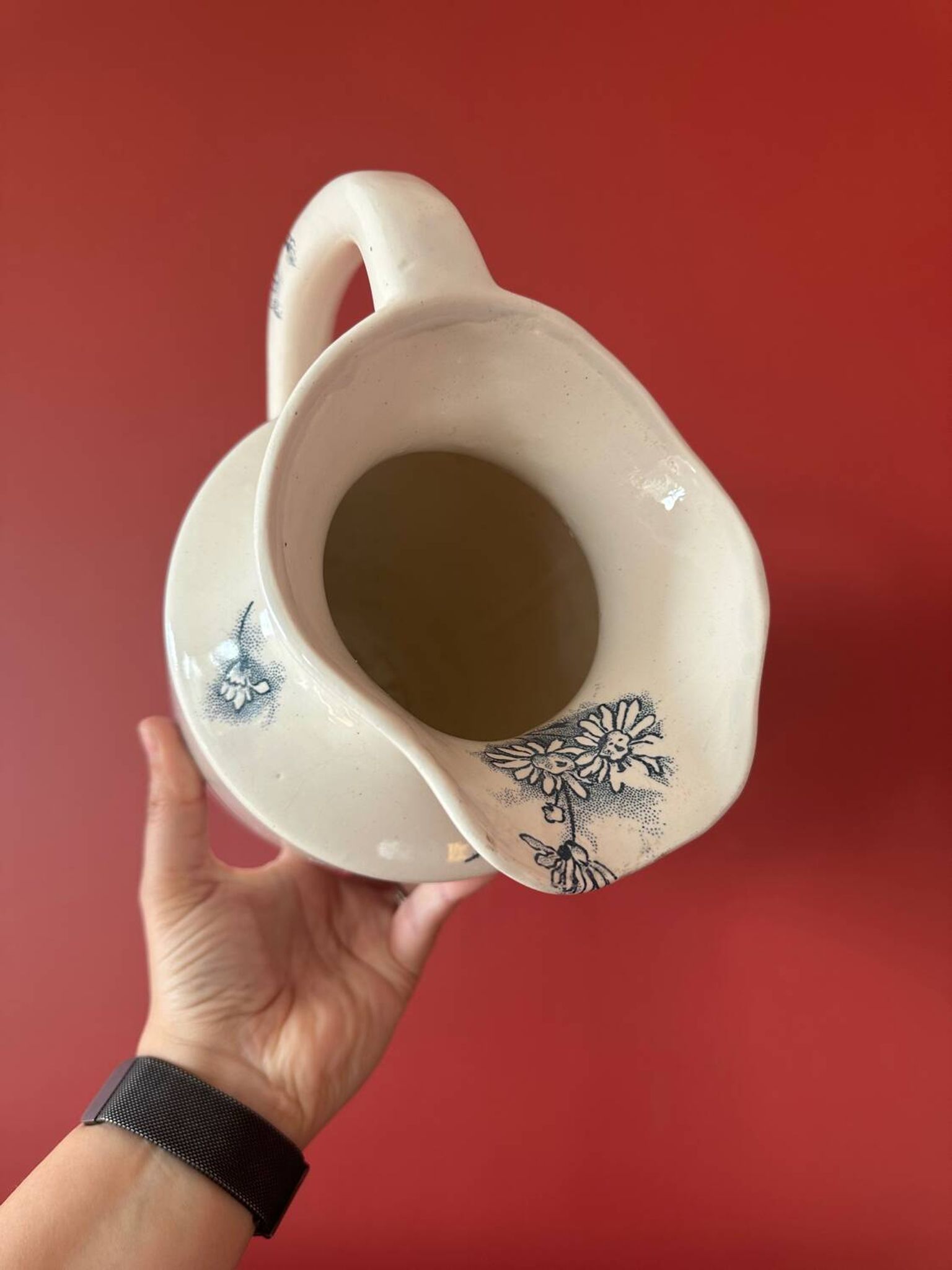 Broc, vase ancien en terre de fer