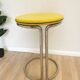 Table de bar jaune vintage : table basse haute chromée, années 1970