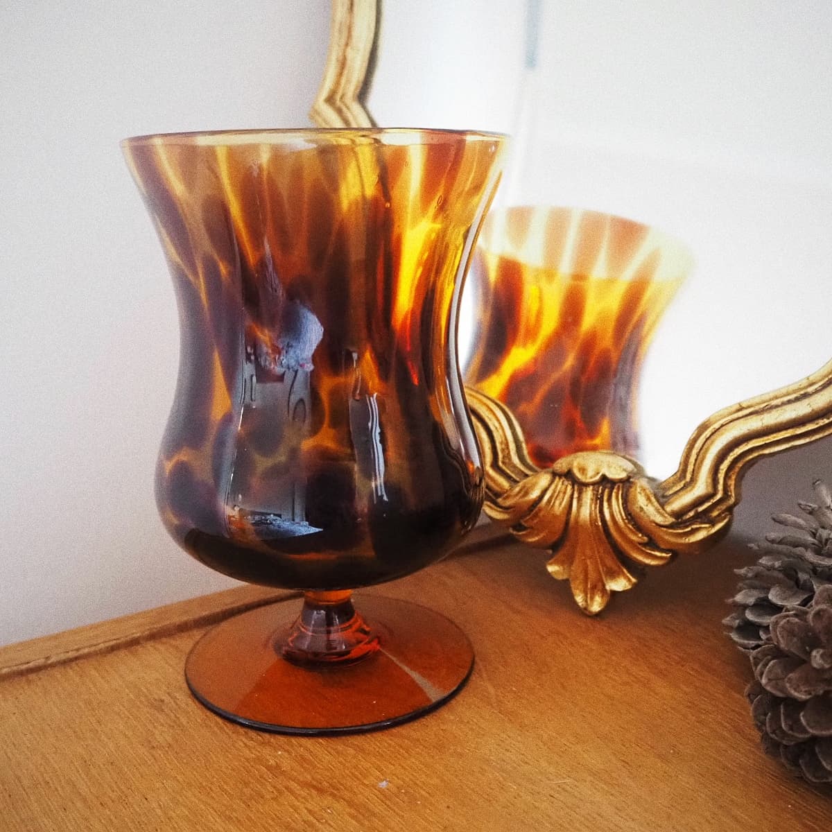 Vase ambré à pied 70