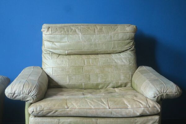 Fauteuil et pouf en cuir patchwork vert olive par Laauser, années 1970