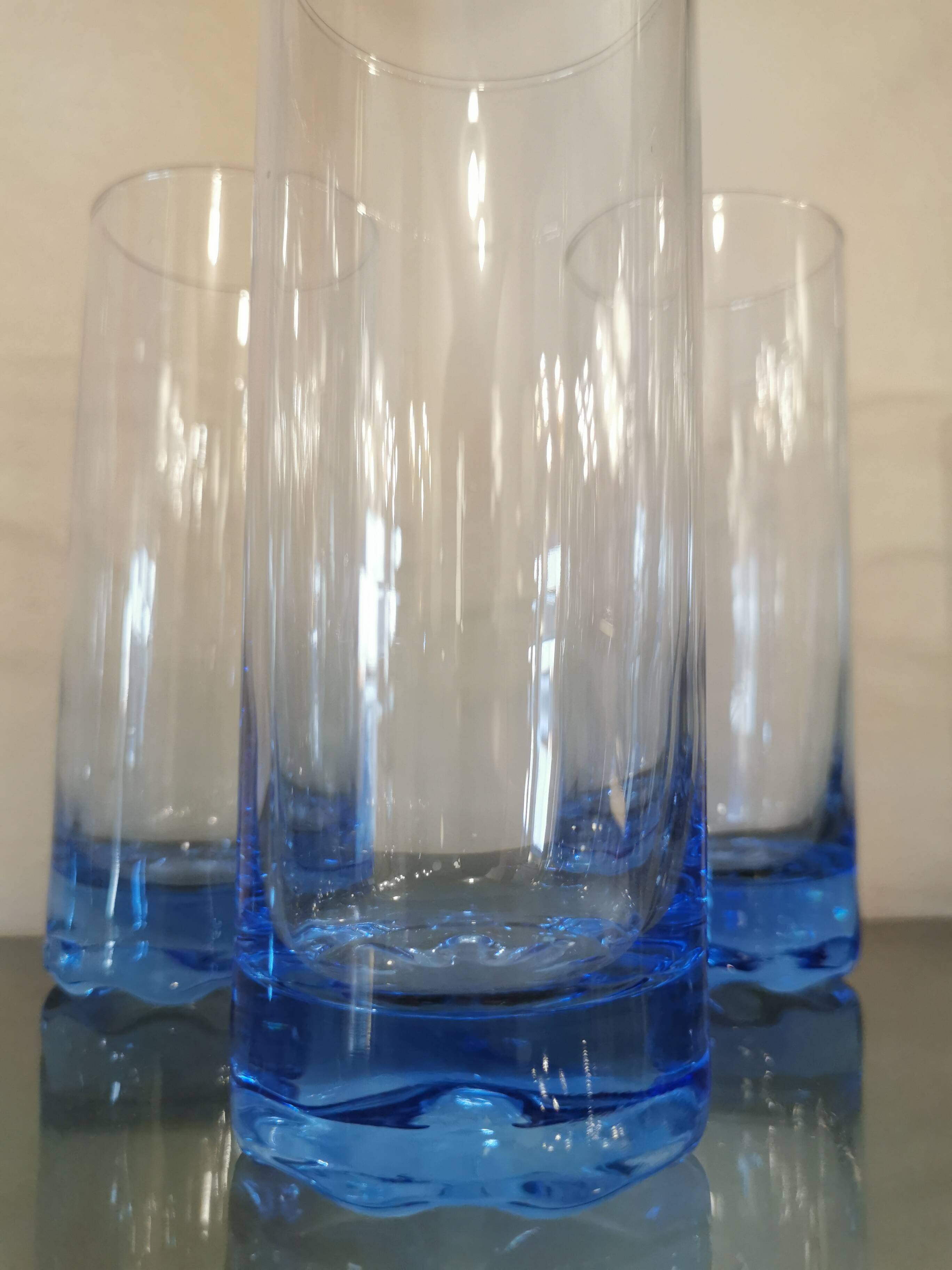 Service of 8 glasses at vintage orangeade