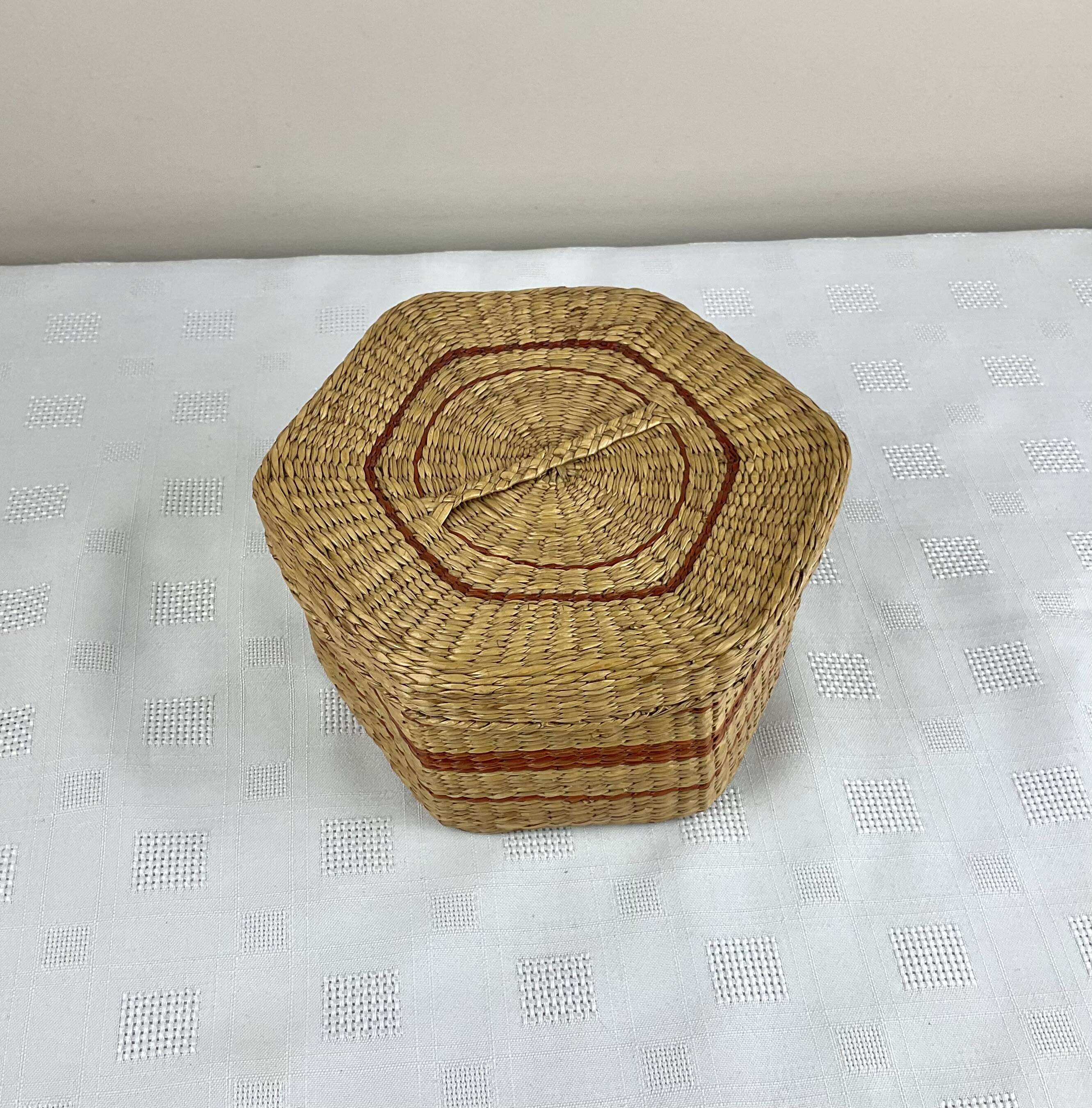 Vintage wicker box/basket