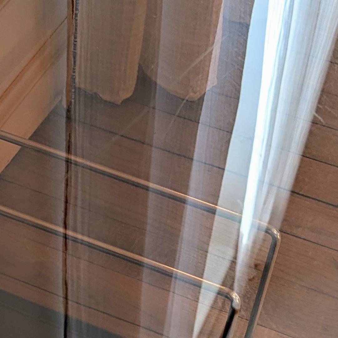 Hi-fi table, Michel Dumas