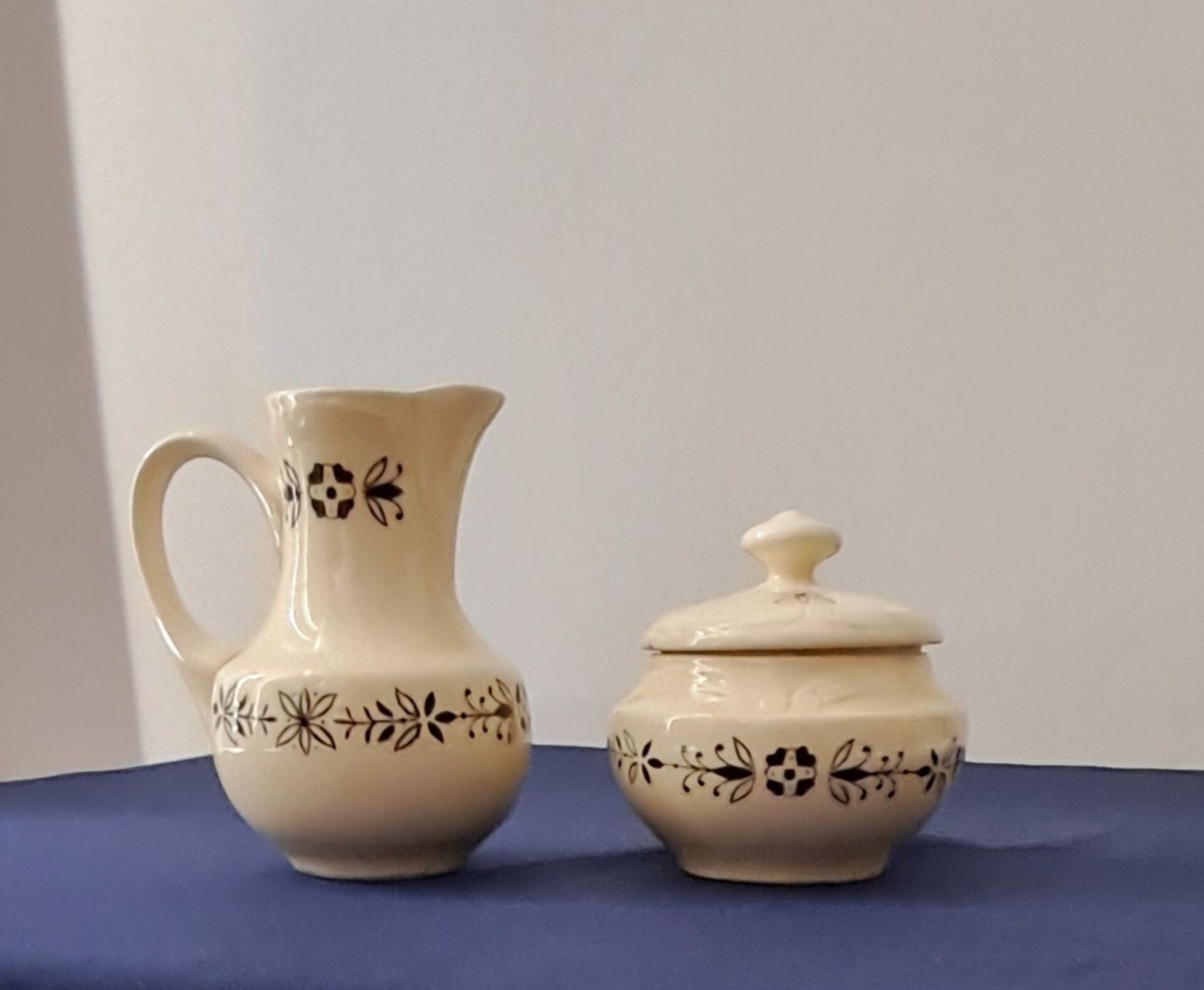 Jug and sugar bowl from Valenciennes by the Gien pottery. Vintage.