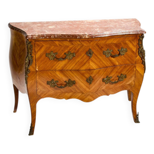 Commode galbée de style - rose