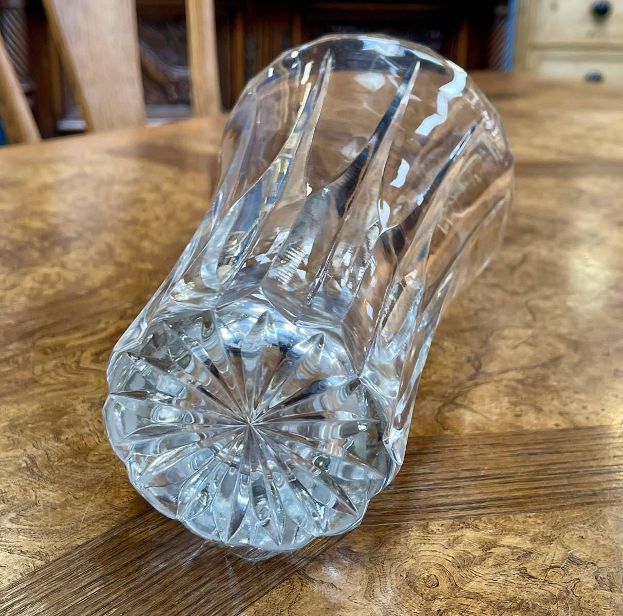 Signed Sèvres crystal vase, work from the 1970s