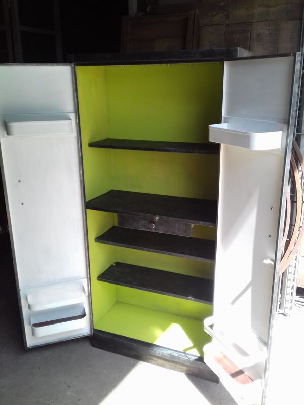 Armoire de cuisine en acier poli vernis vers 1950