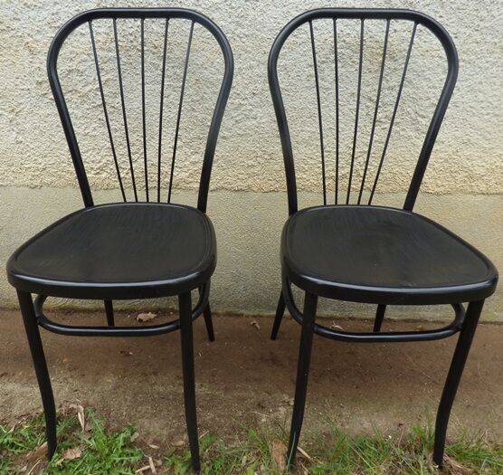 Set of 2 metal bistro chairs