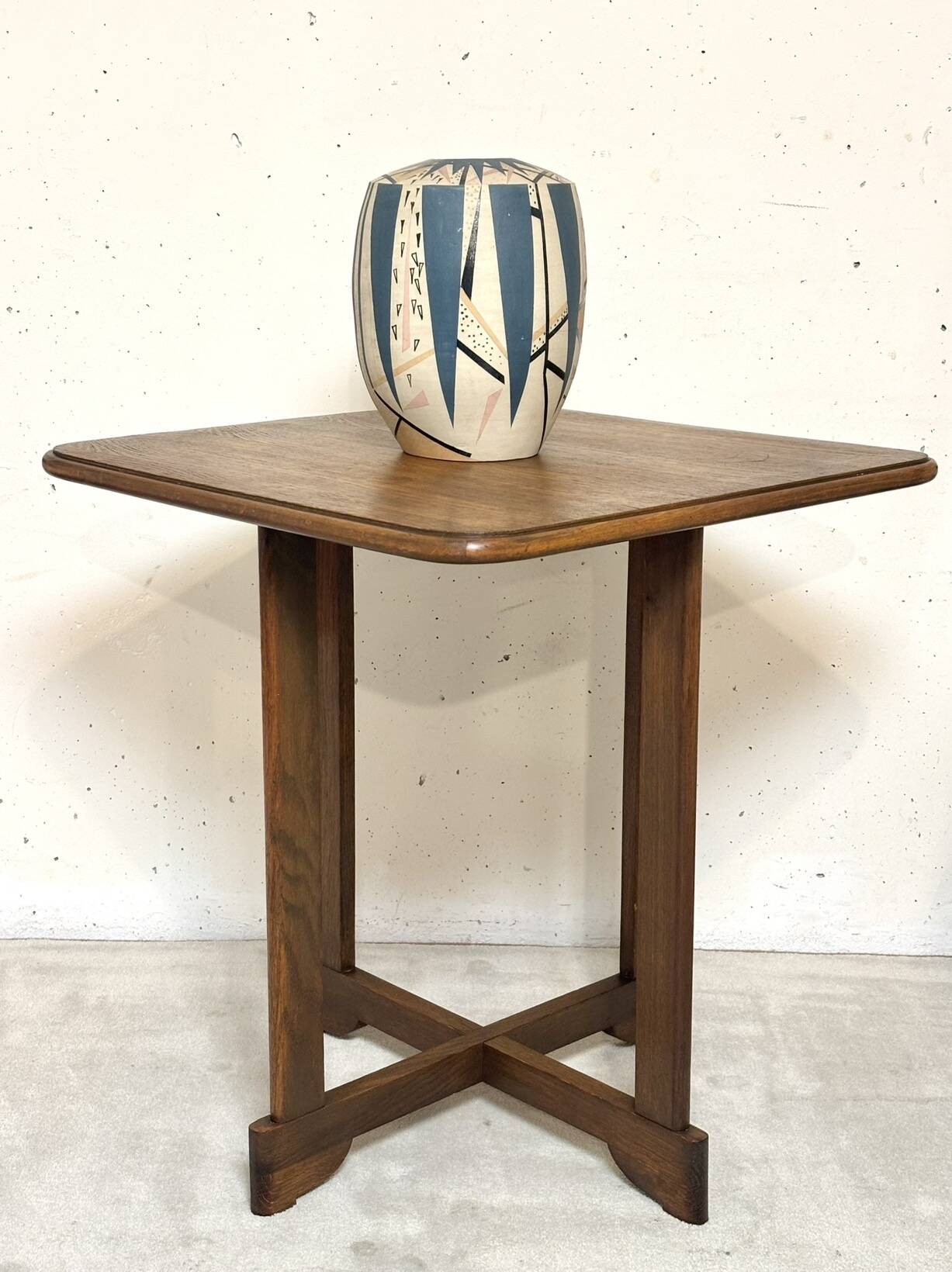 Vase postmoderne