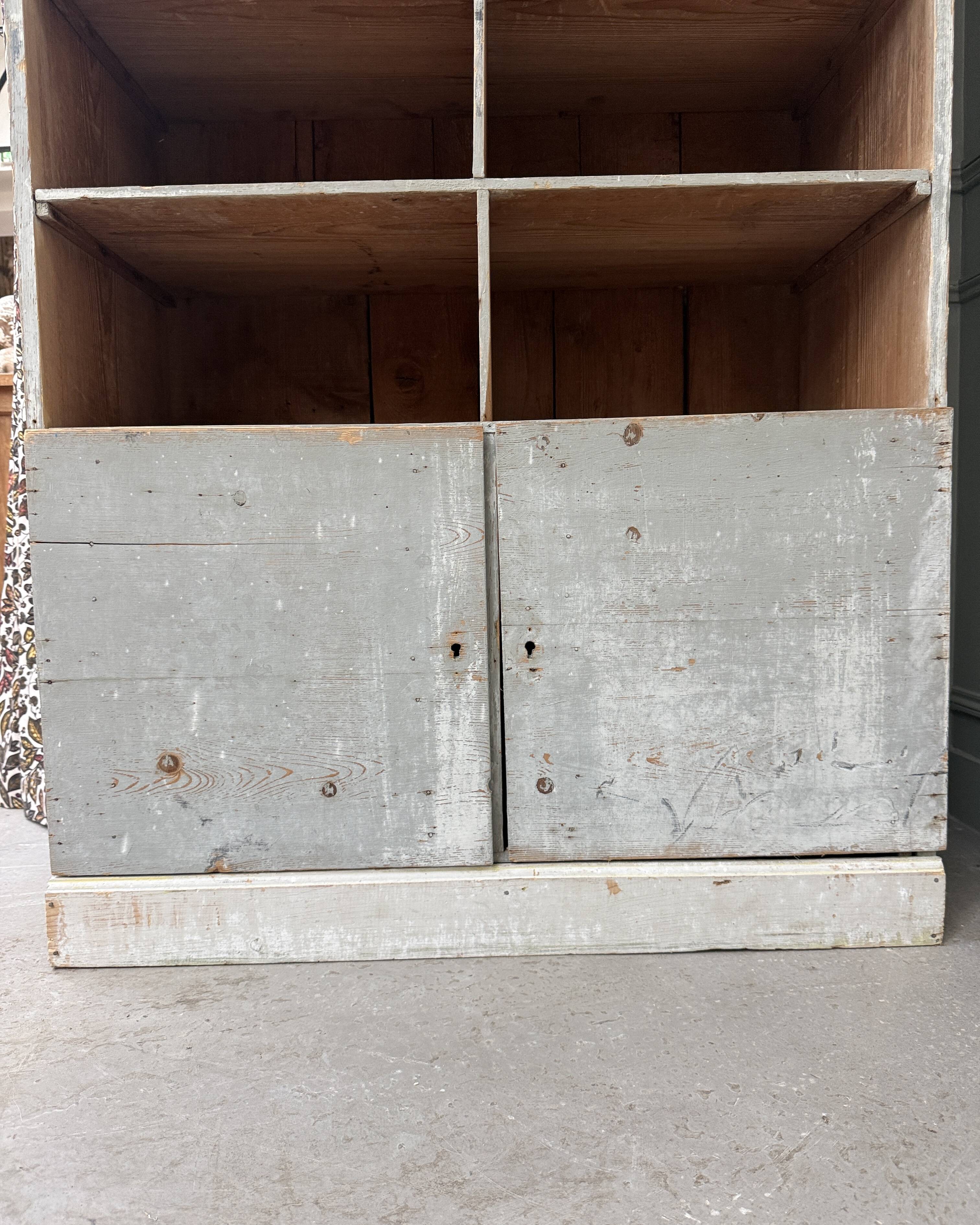 Patinated workshop furniture with compartments (renovated)