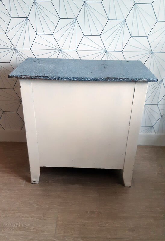 Meuble en tôle émaillée vintage