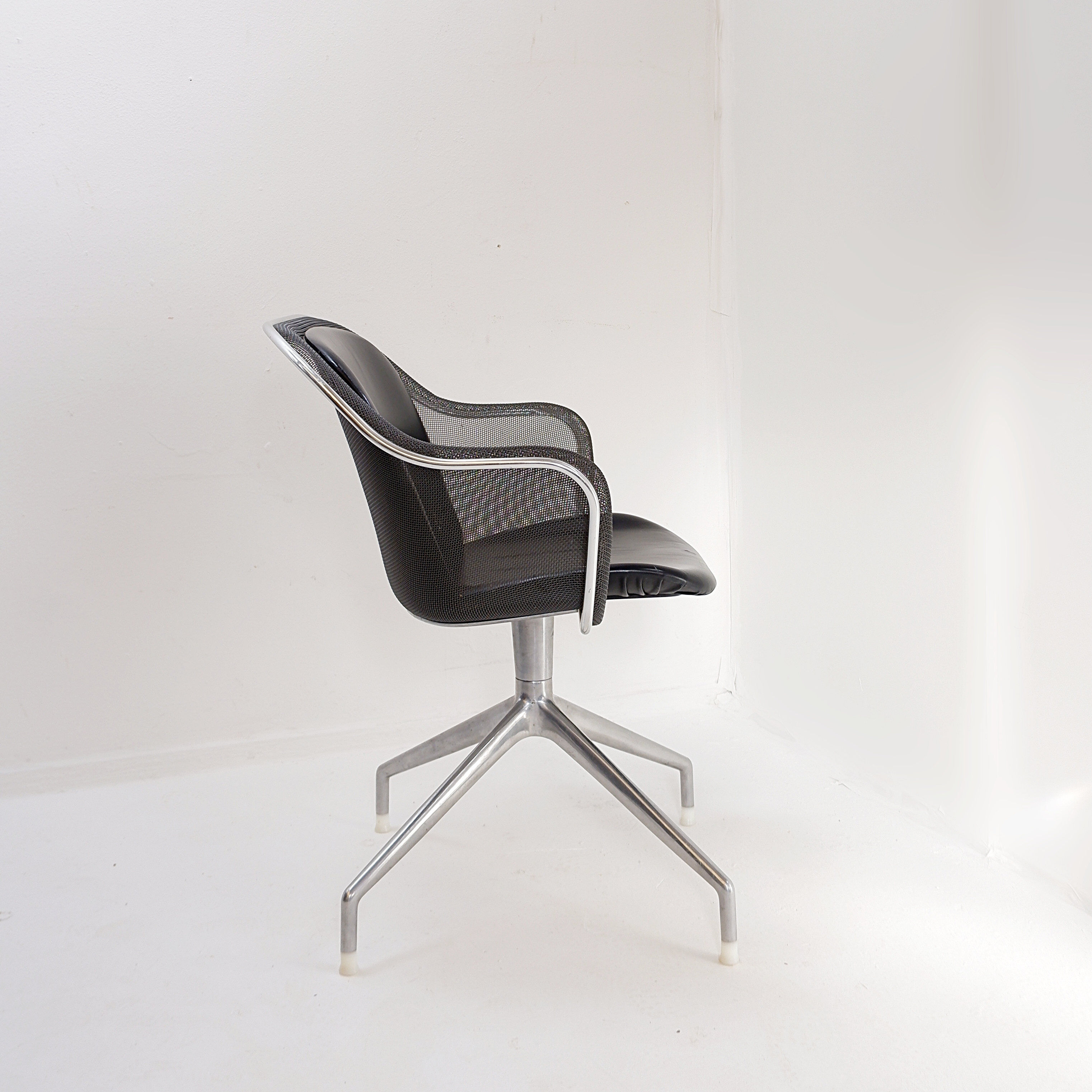 Vintage Italian swivel armchair "Iuta" by Antonio Citterio for B&B Italia