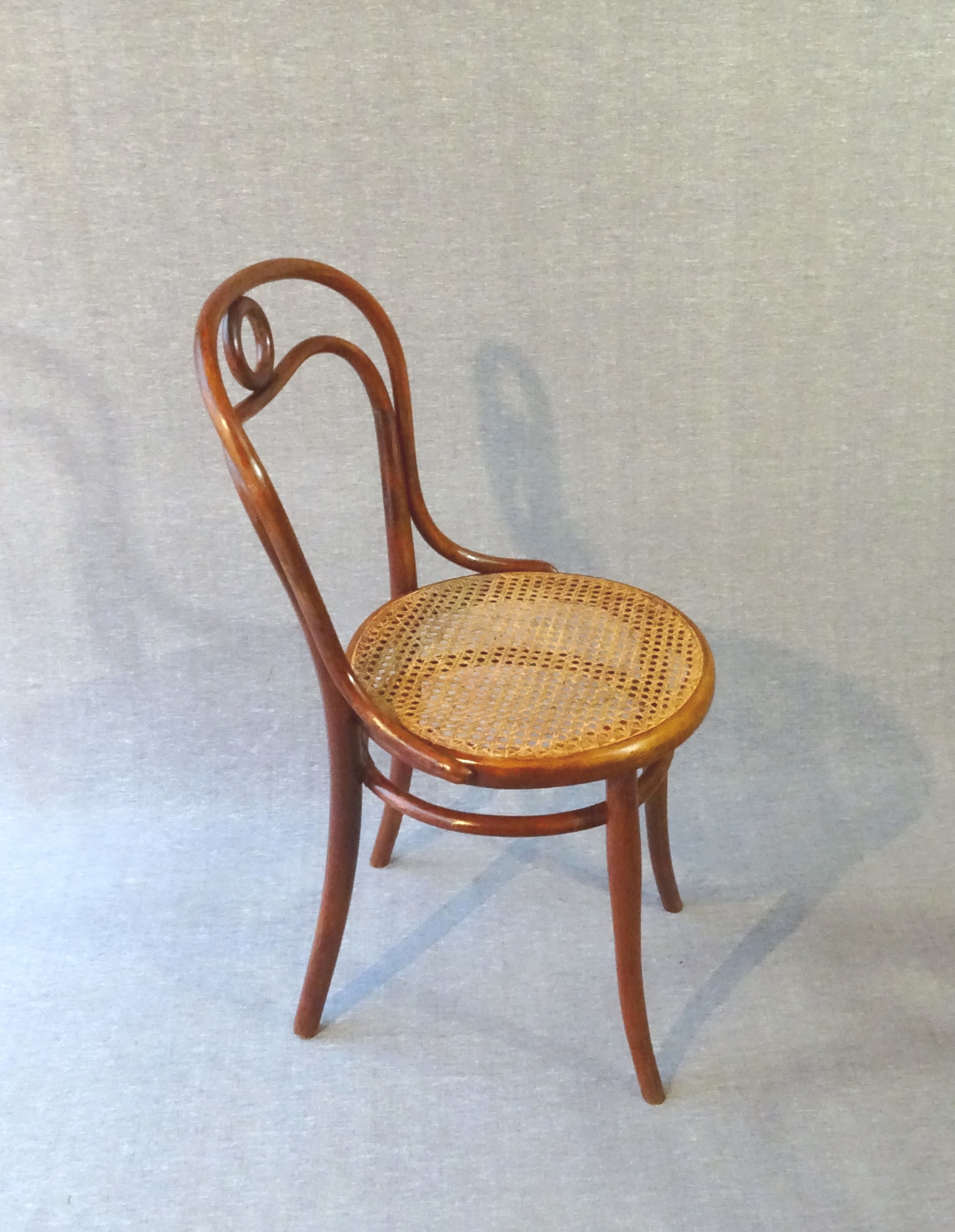 Set of 4 chairs THONET N°31, circa 1880, new cannages