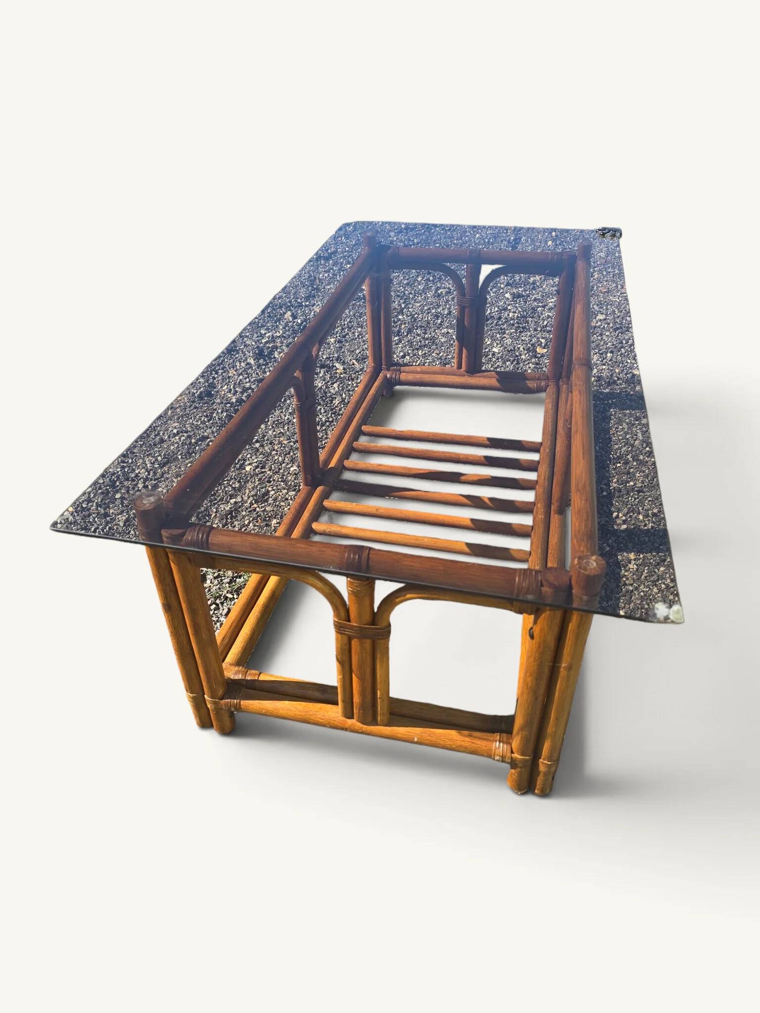 Table basse vintage rotin bambou et verre fumé