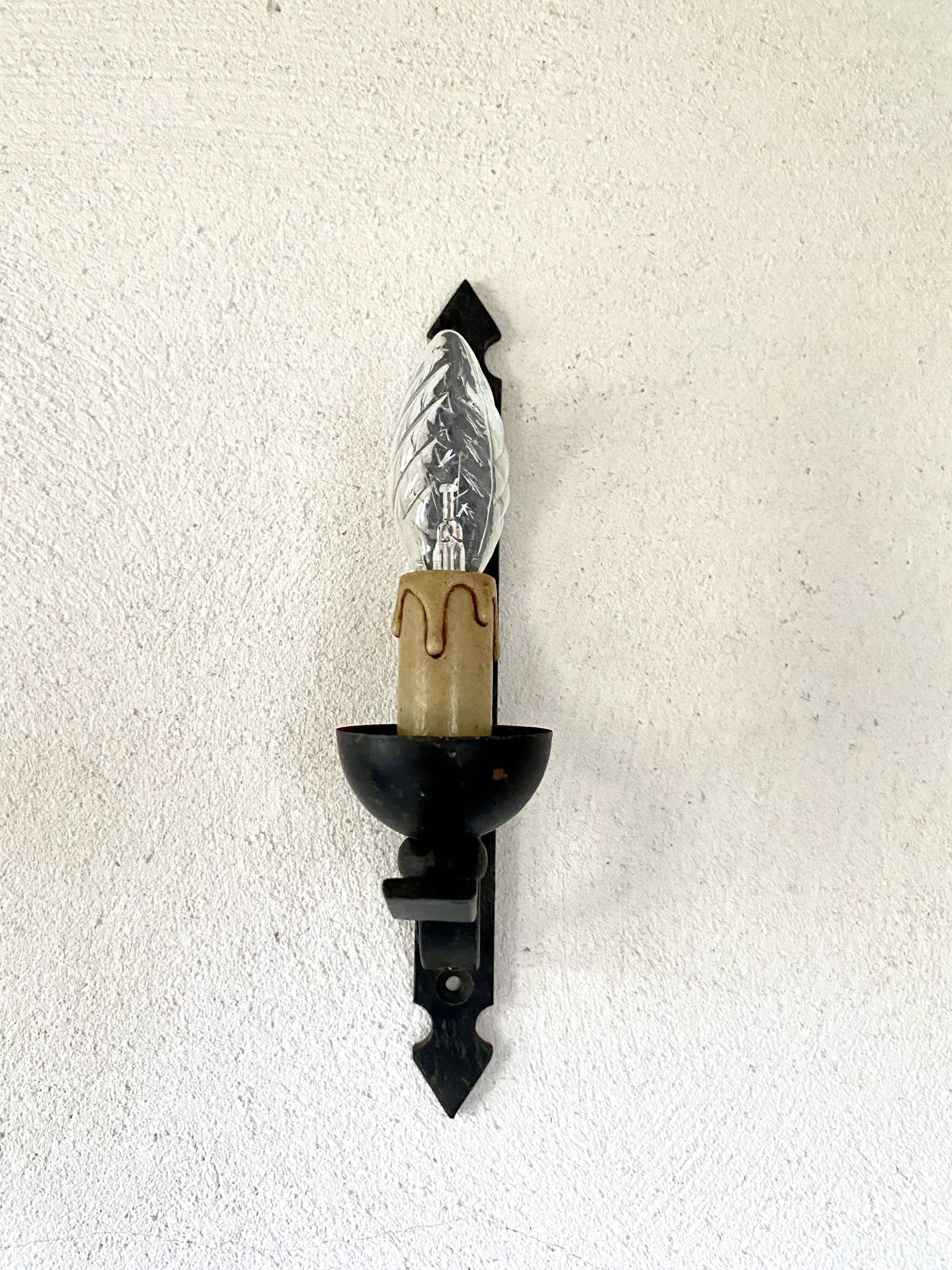 Wrought iron wall light, fabric cable