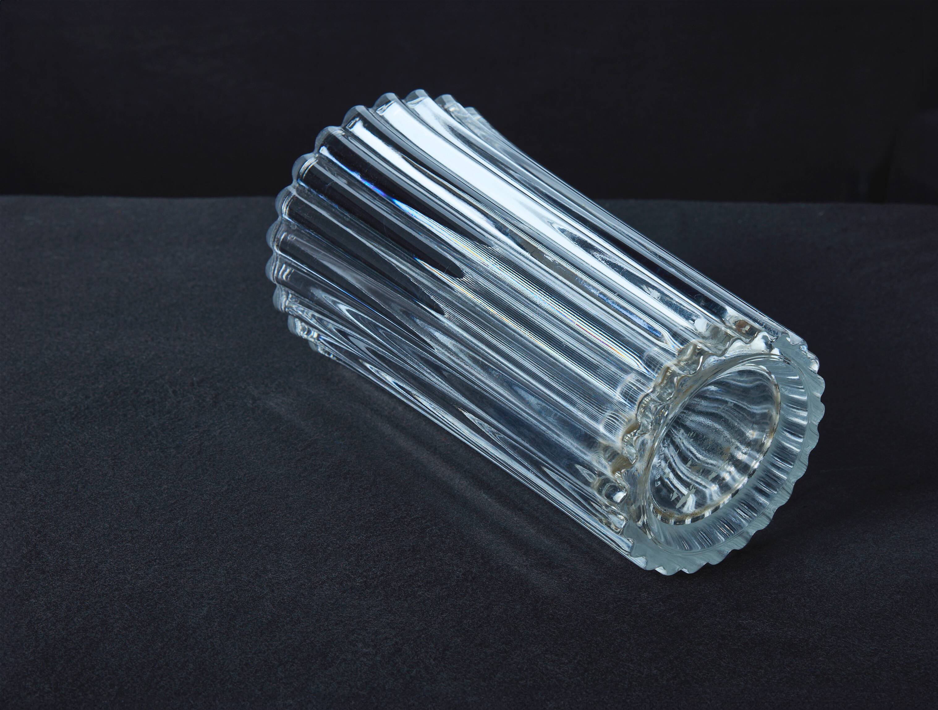 Large glass vase with vertical fluting – 24 cm