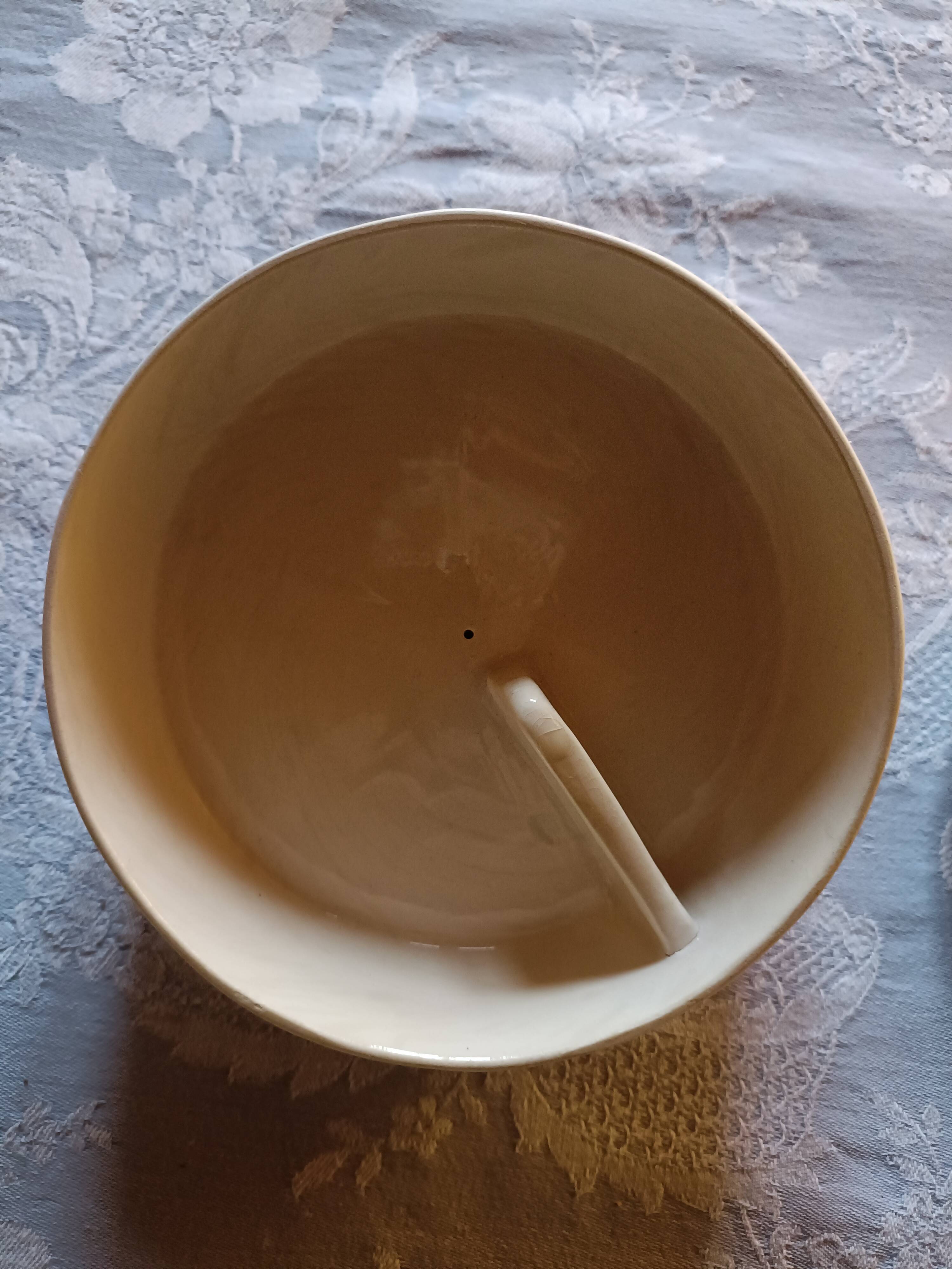 Butter dish with hand-painted decoration