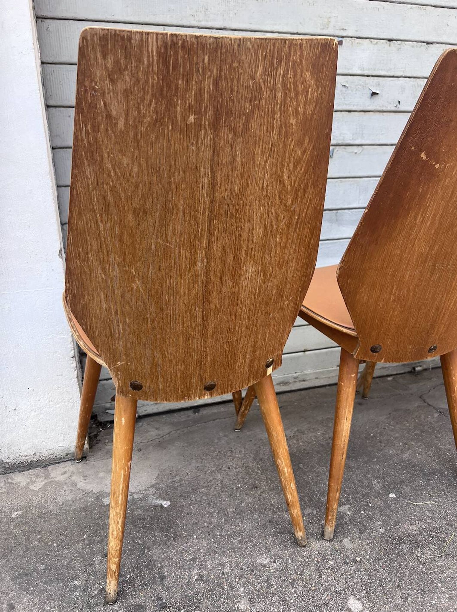 (Lot) 5 vintage wooden chairs attributed to Baumann (to be restored)