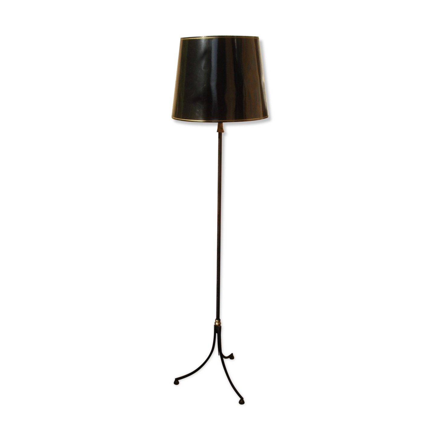 Black metal lamp and brass dore reglable tripod