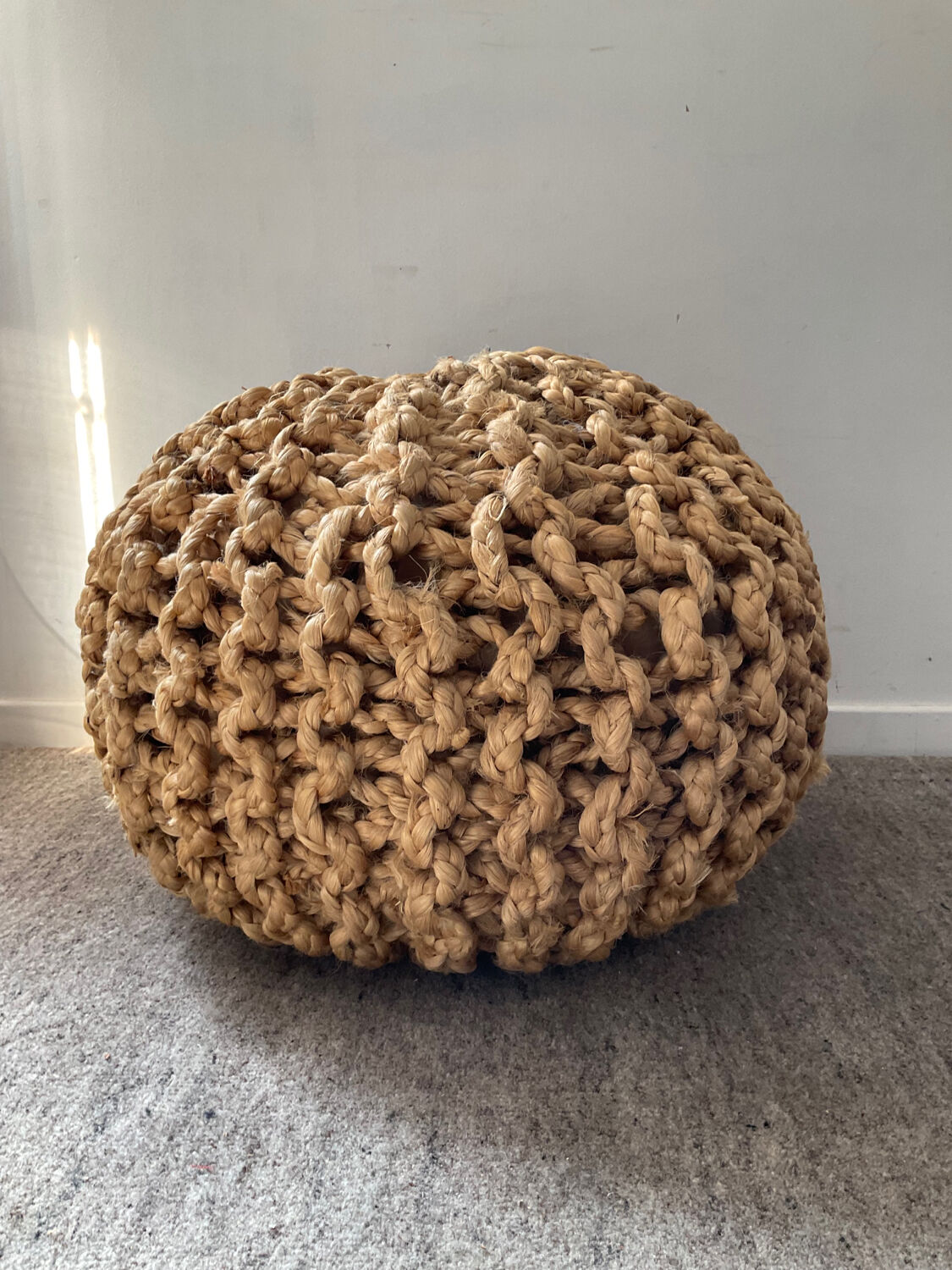 Pouf ball in braided rope