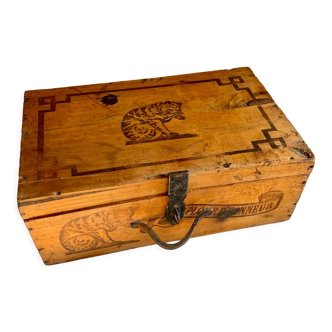 Advertising chest box