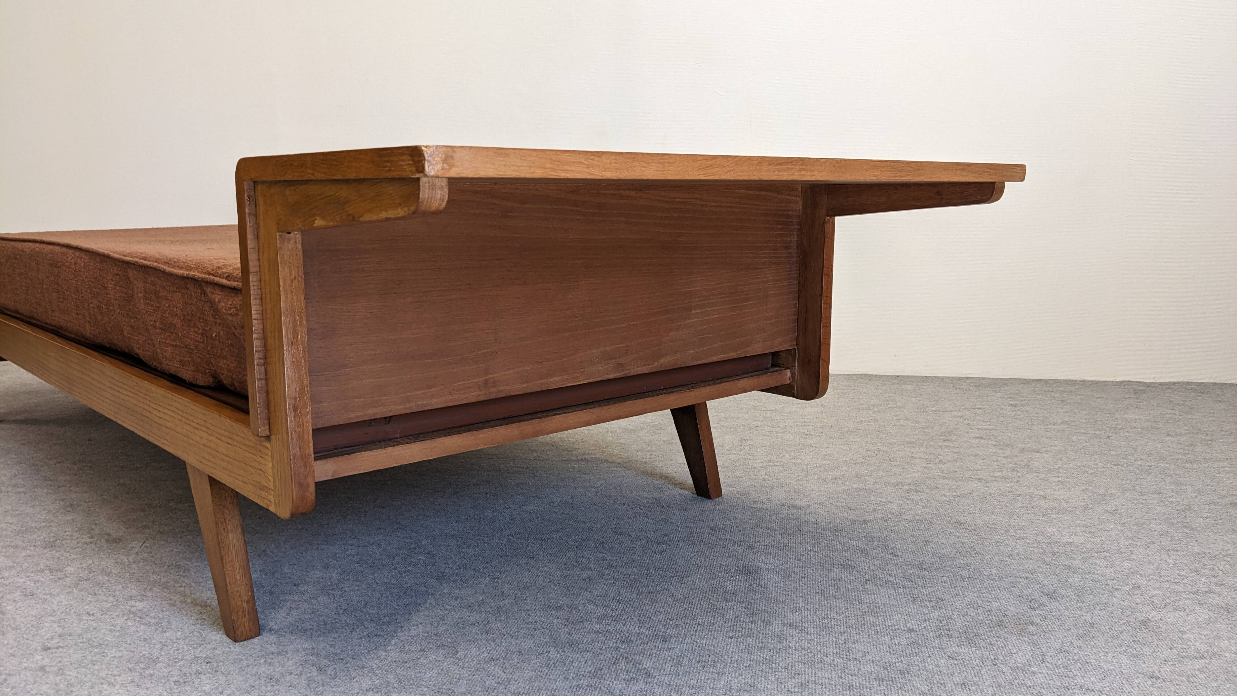 Daybed,  banquette ou lit de repos de style scandinave, France vers 1960