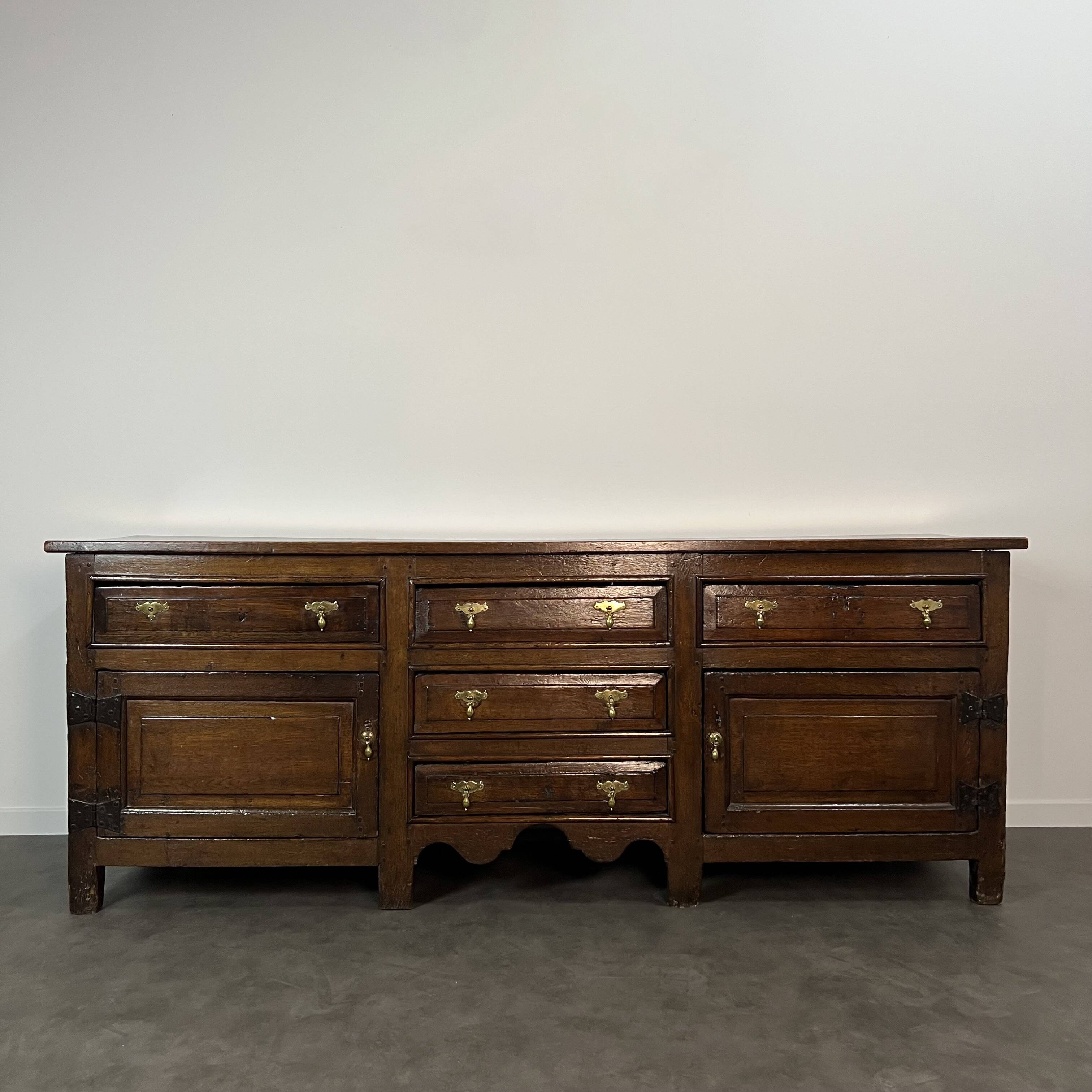 Large English sideboard, dresser, solid oak buffet George II 18th century.