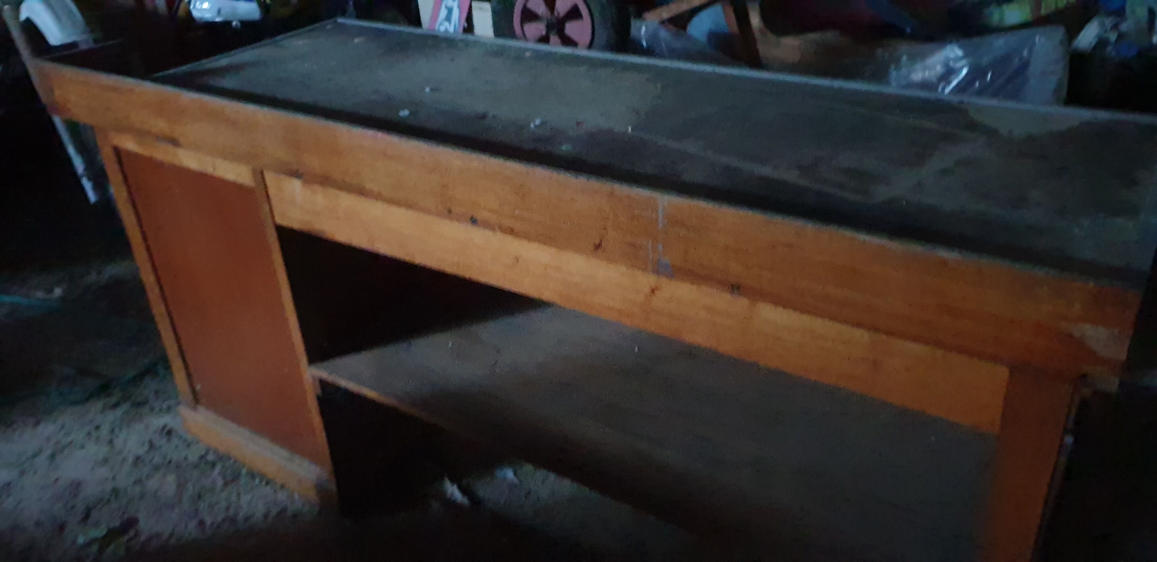 Old industrial workshop establishment and its 4 drawers