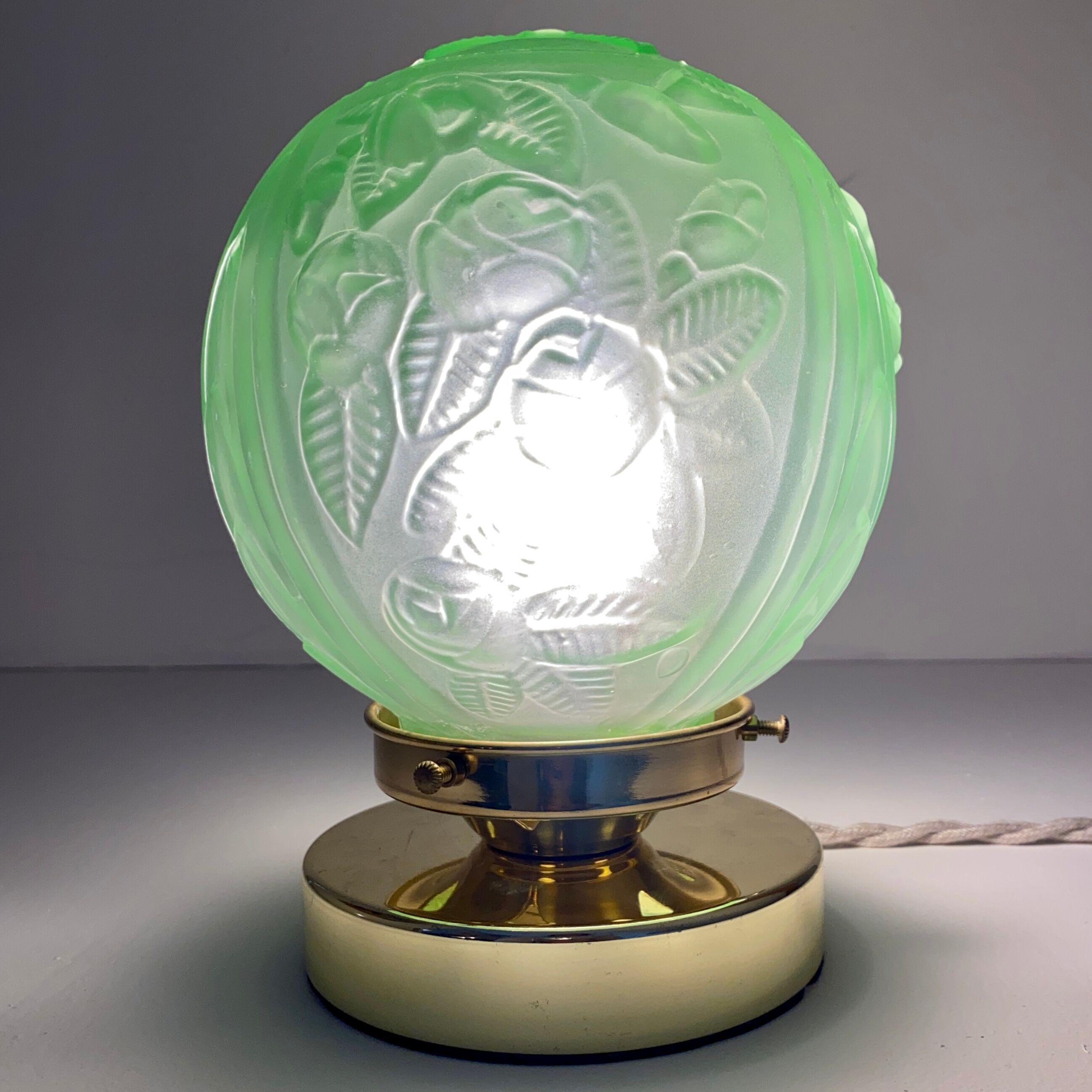 Vintage art deco globe table lamp in frosted glass