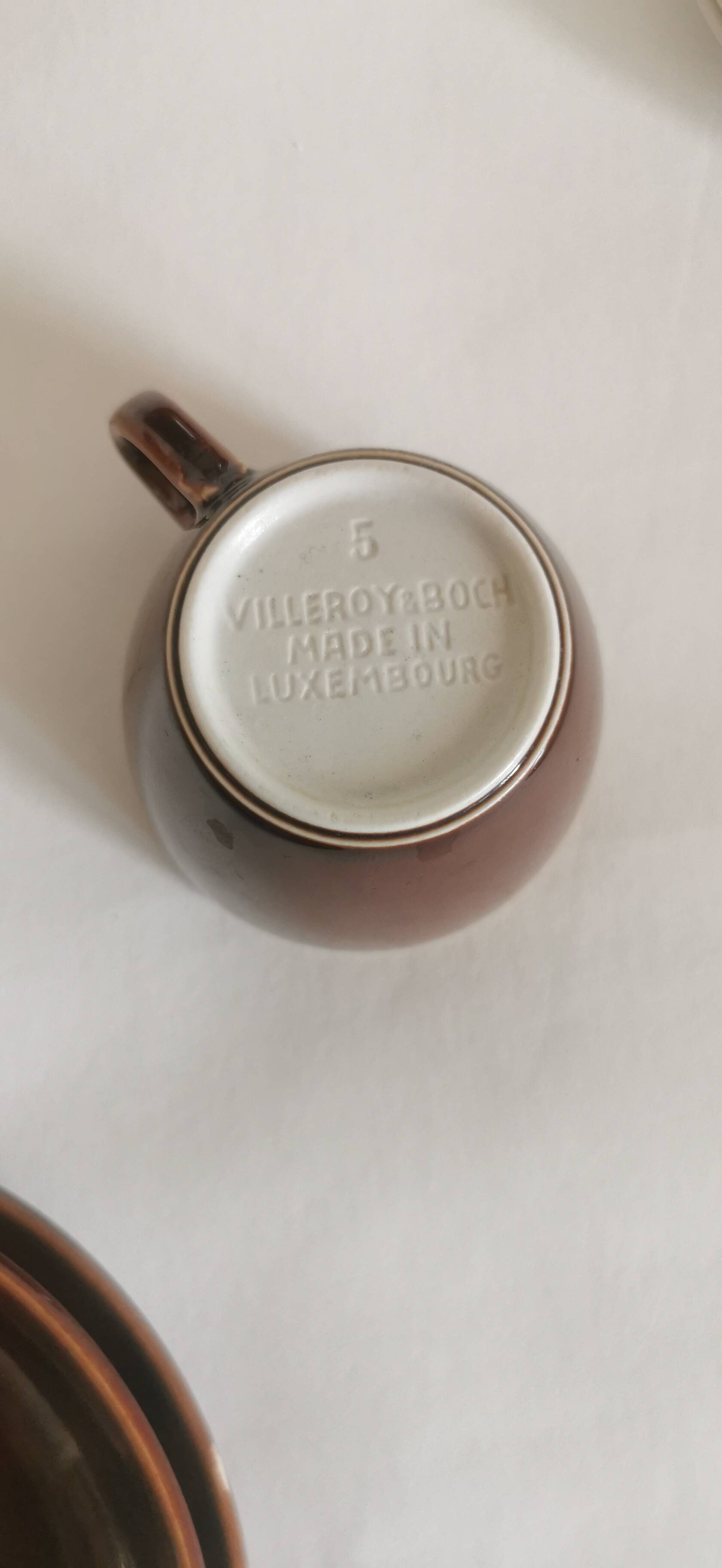 Set of 9 Villeroy and Boch mugs