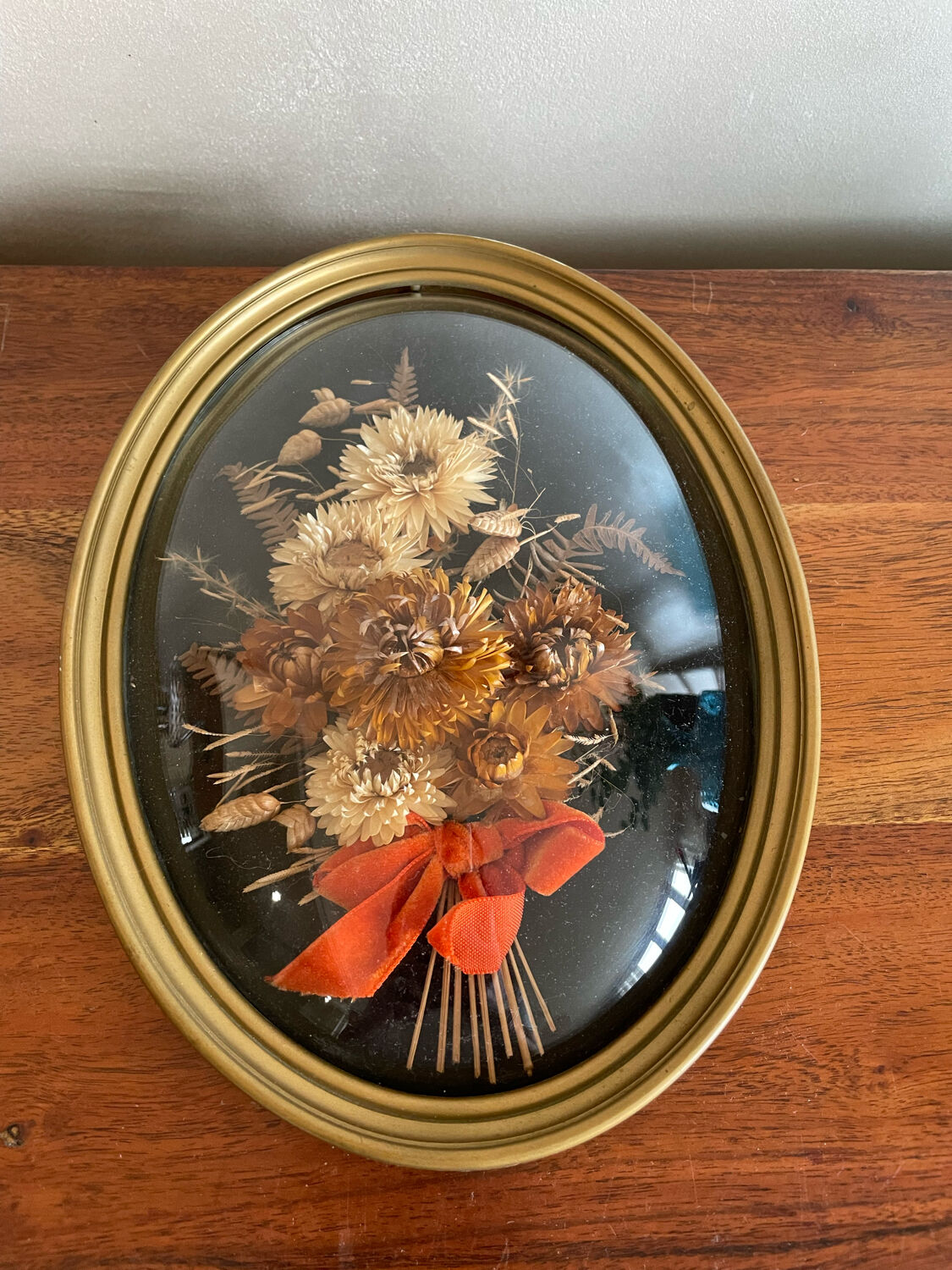 Oval frame