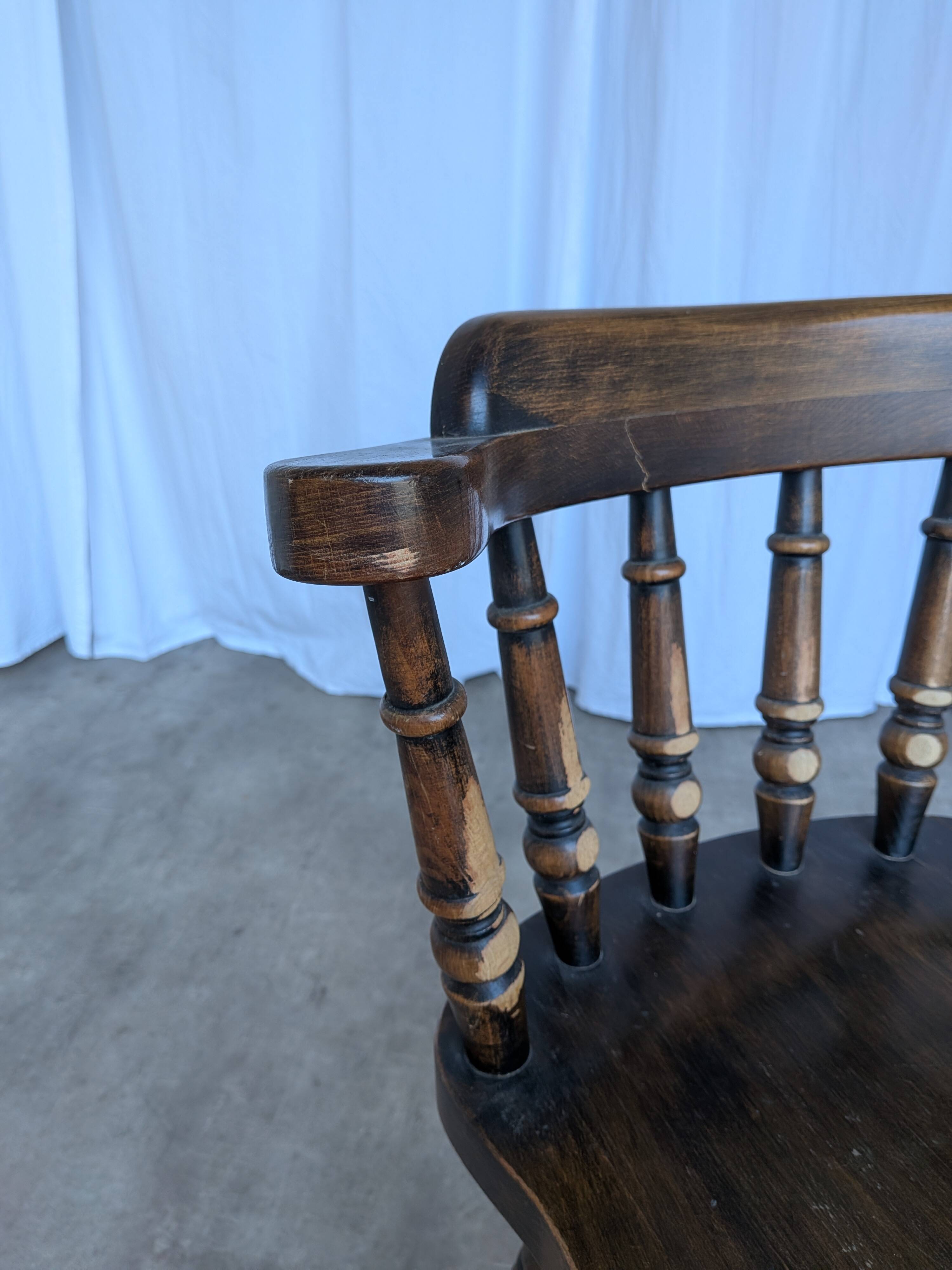 Chaise de bar en bois sculpté vintage : tabouret haut de ferme des années 1970