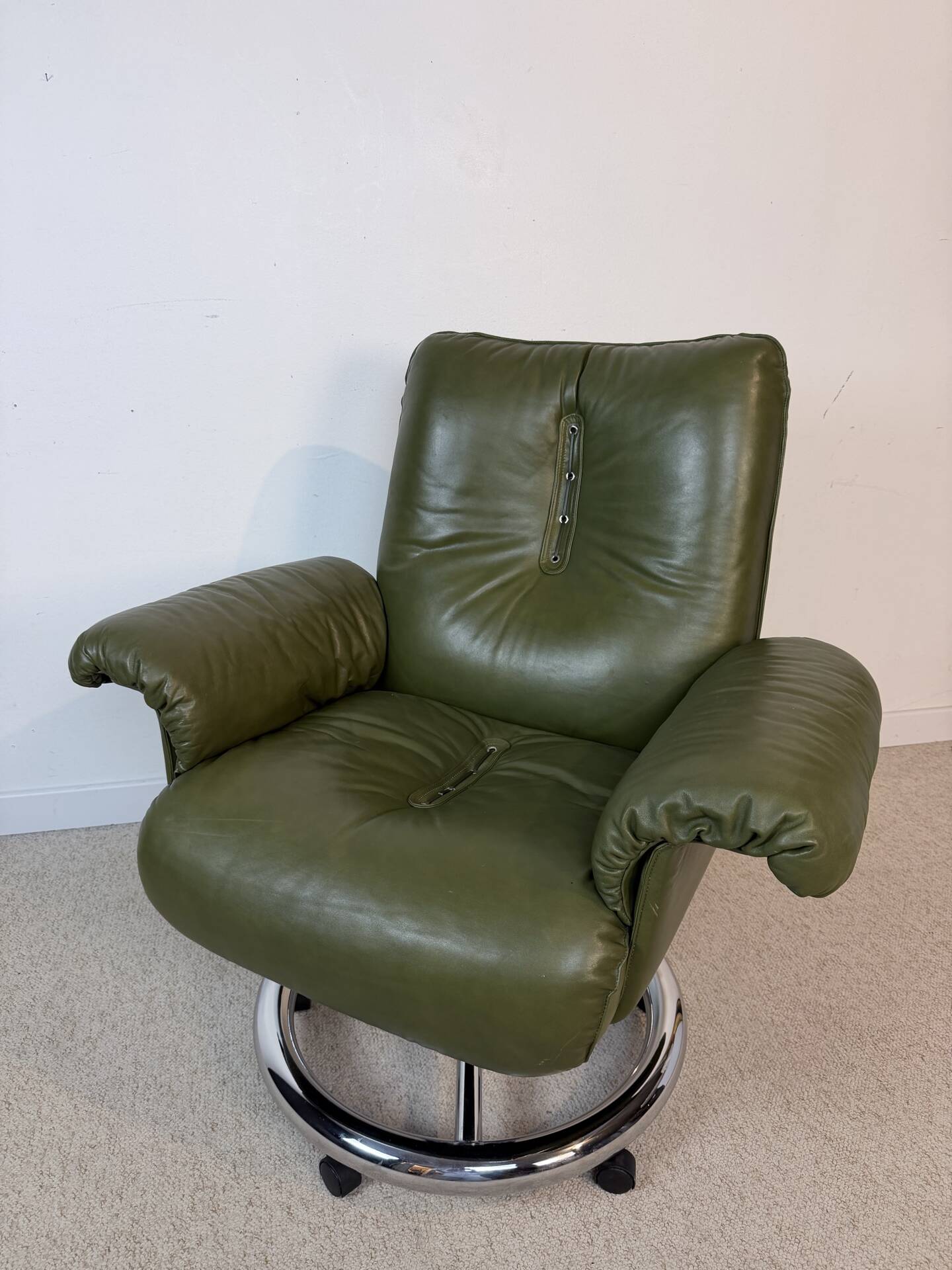 Italian executive armchair attributed to Guido Faleschini for i4 Mari.