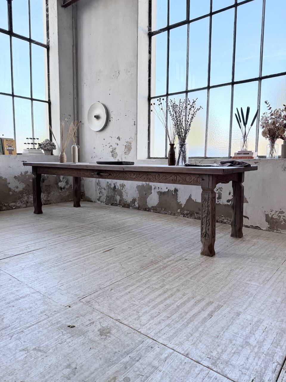 XL farmhouse table in solid oak, brutalist style, 20th century.