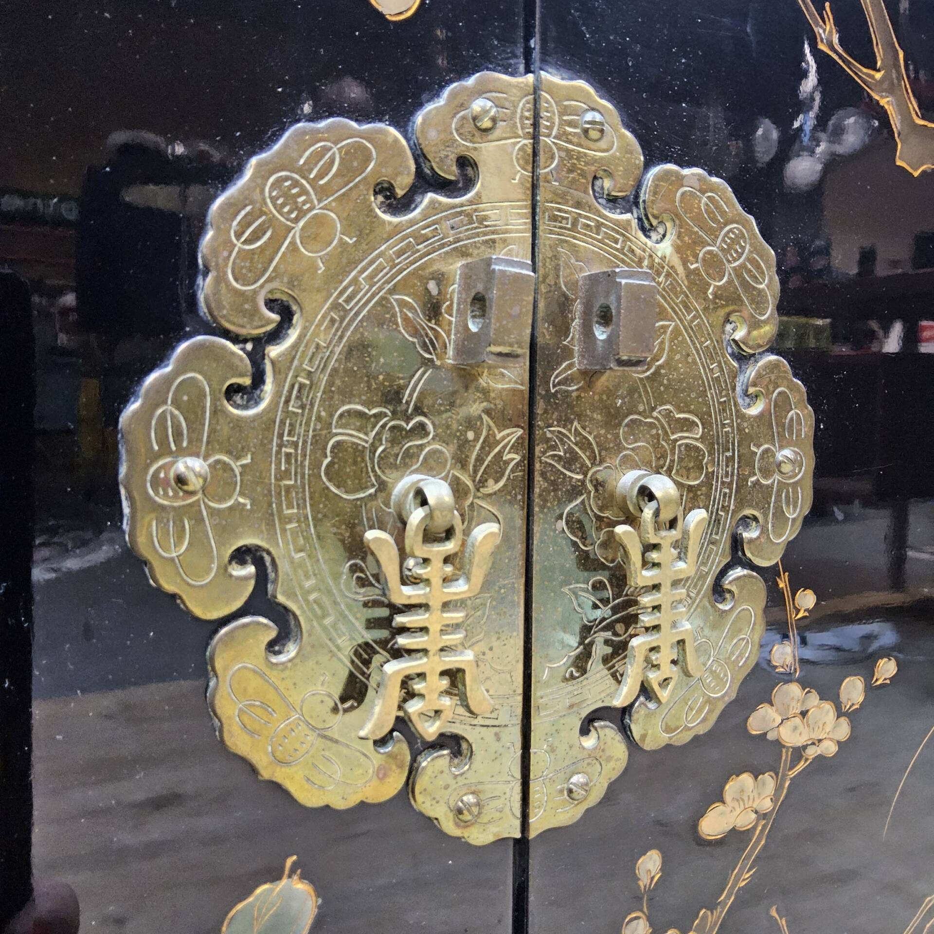 Cabinet d'affichage chinois vintage avec fleurs et oiseaux / Bohémien