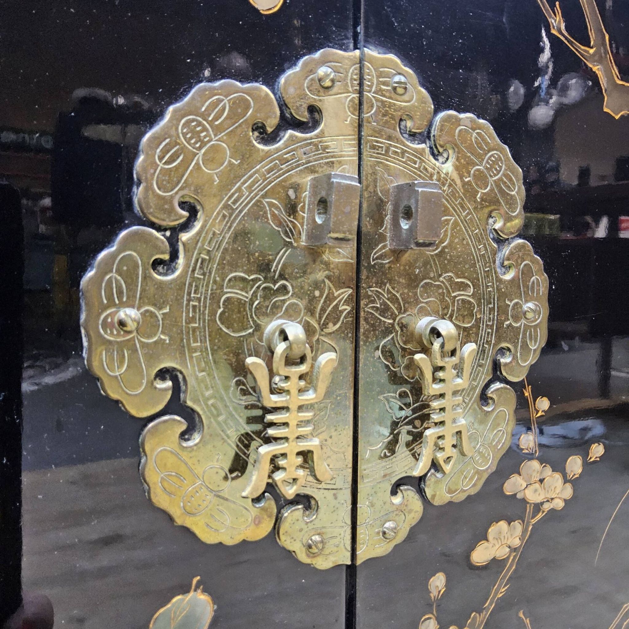 Vintage Chinese display cabinet with flowers and birds / Bohemian