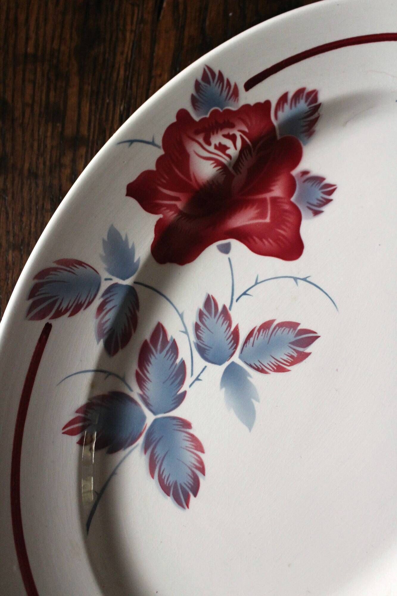 Oval plate Red rose blue Sobral Digoin Sarreguemines Art Deco