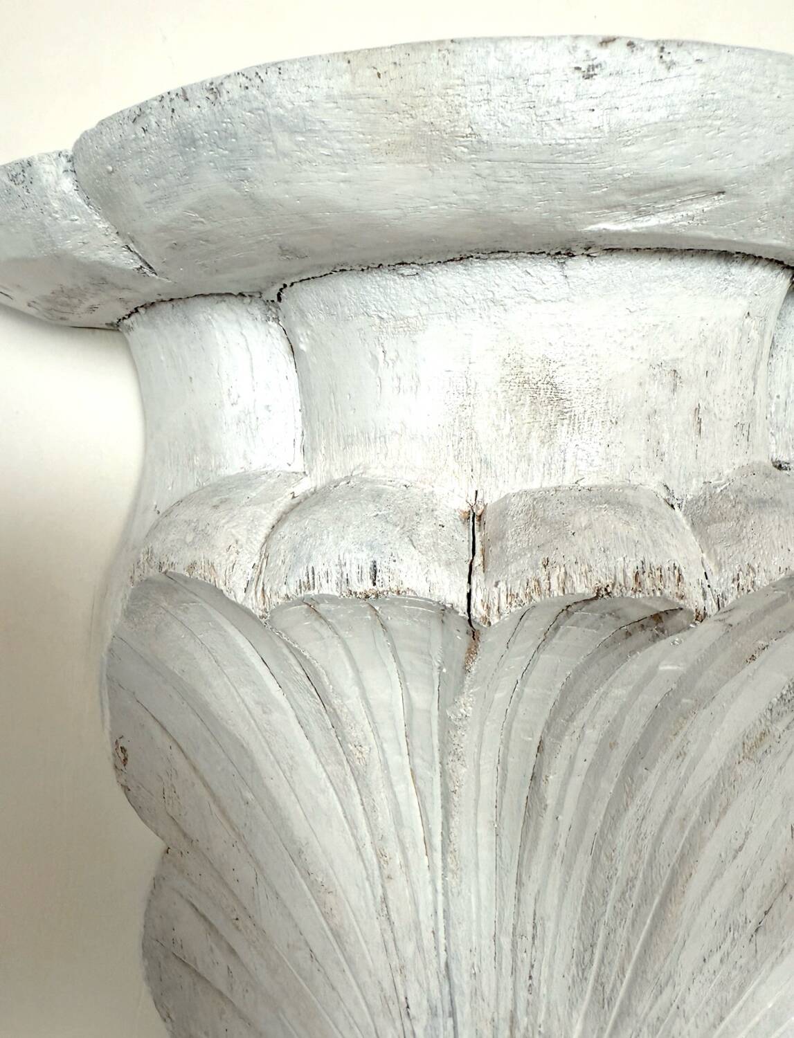 Wall shelf "Rocaille"