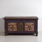 Malle bleue ancienne avec détails floraux peints à la main, c.1870