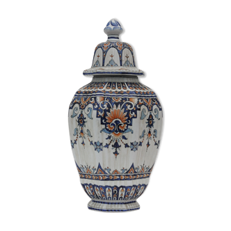 Pot couvert en faience